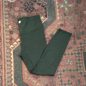 Vuori Dark Green High-Waisted Leggings